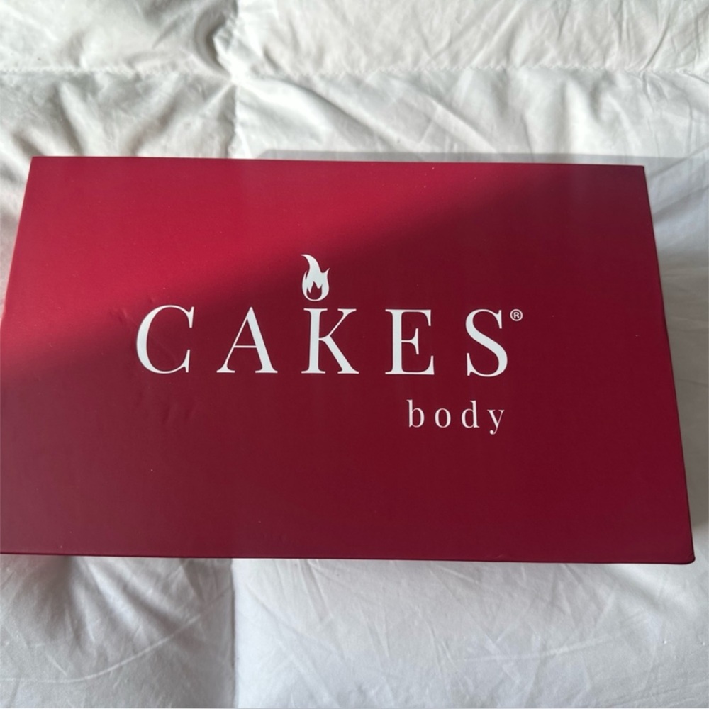 Cakes cleavage bra